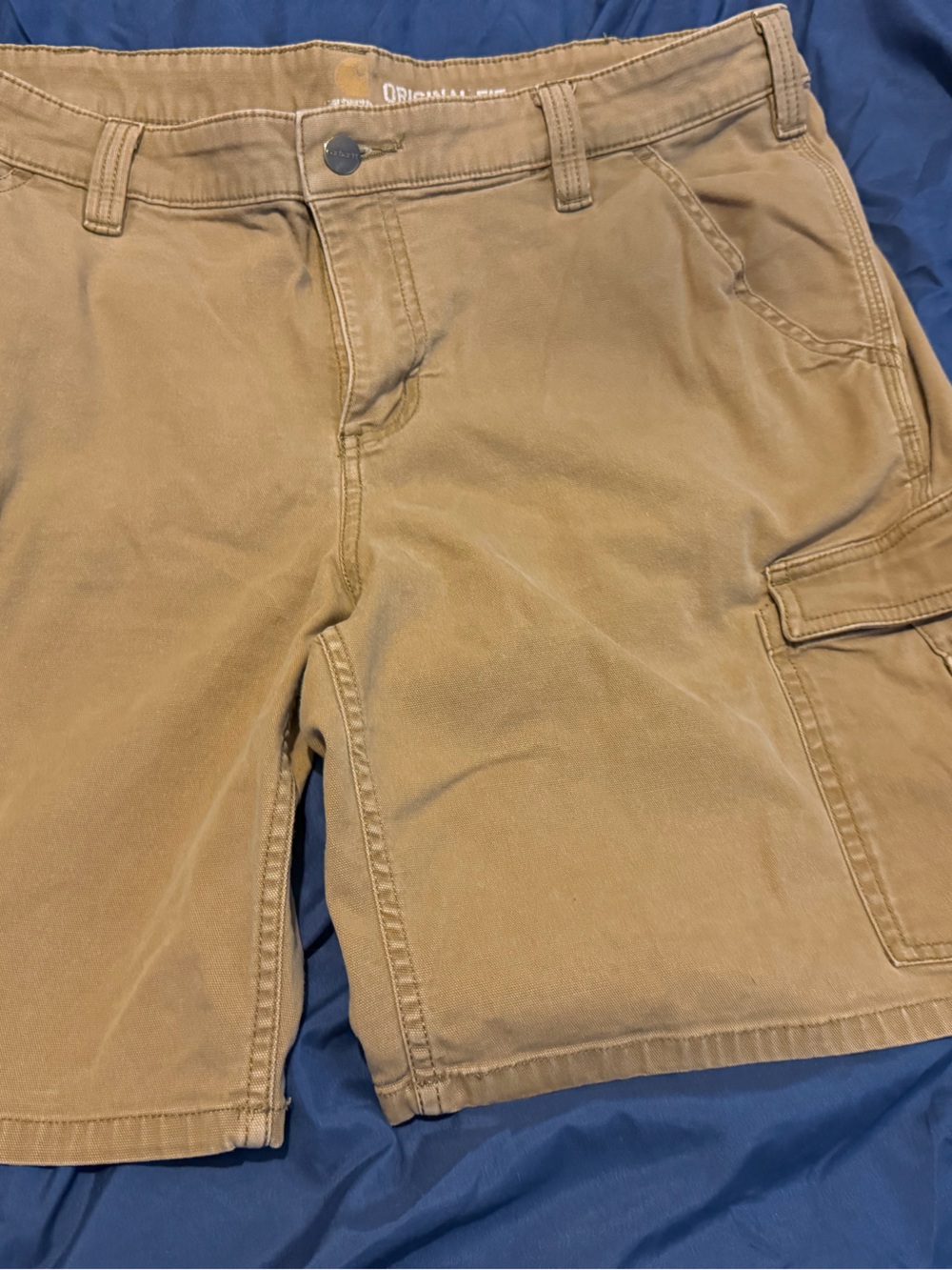 Women’s Carhartt cargo shorts size 16 fit like size 14